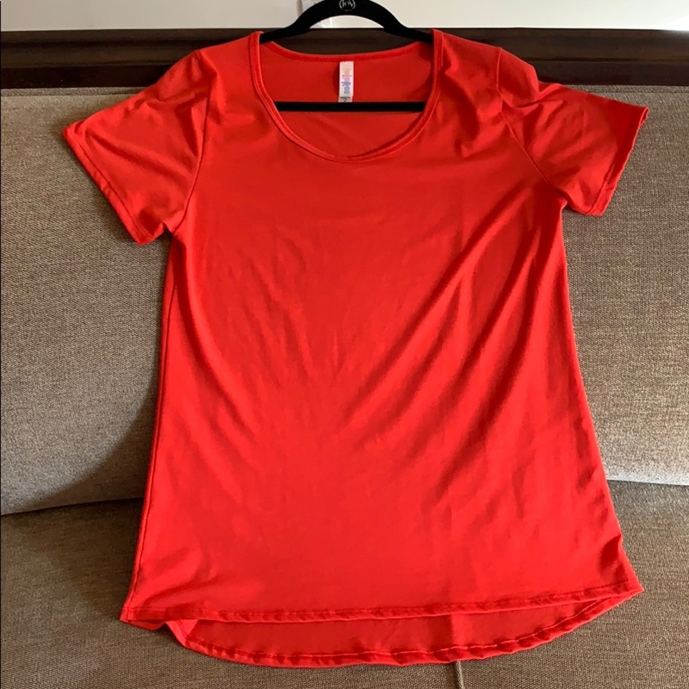 LuLaRoe Classic Tee Tomato Red Medium